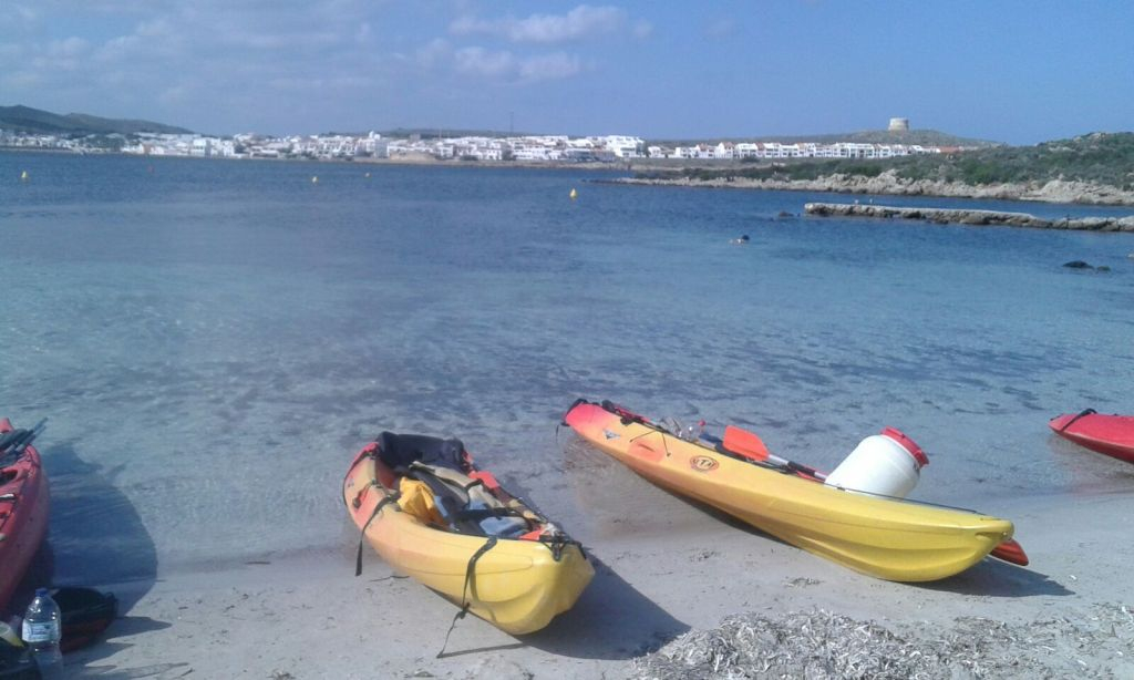 Alquiler de kayak en la bahía de Fornells