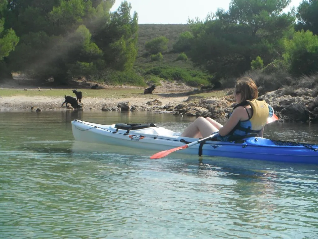Alquiler de kayak en la bahía de Fornells