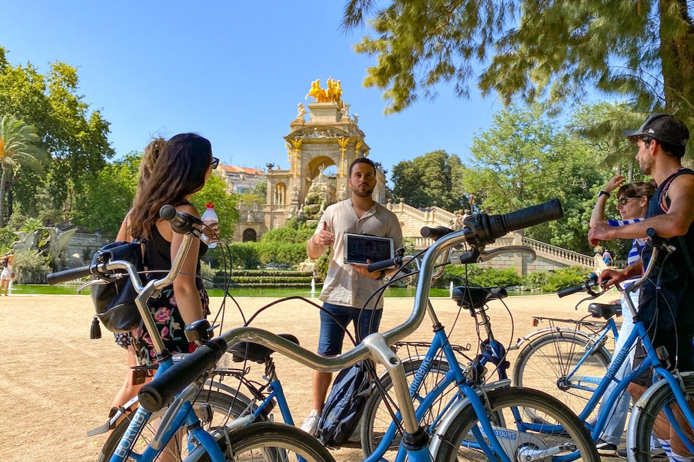 Bike Tour from Gaudí Houses to Barceloneta