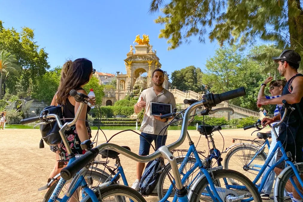 Bike Tour from Gaudí Houses to Barceloneta