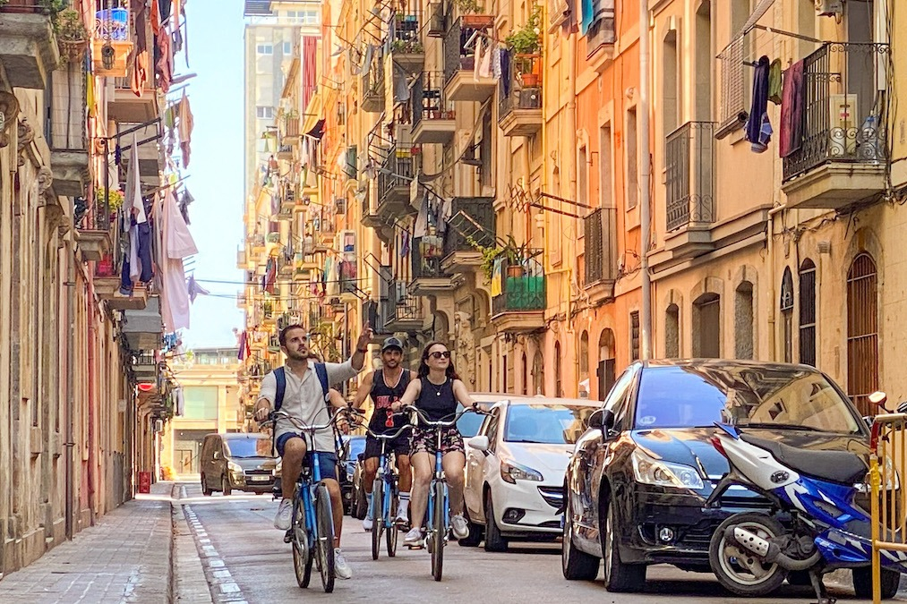 Bike Tour from Gaudí Houses to Barceloneta