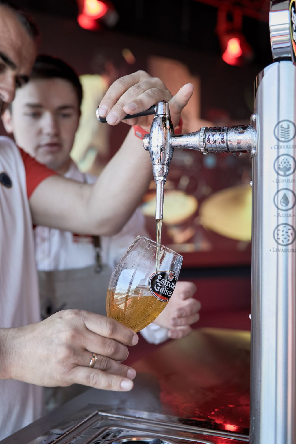 Mega - Mundo Estrella Galicia