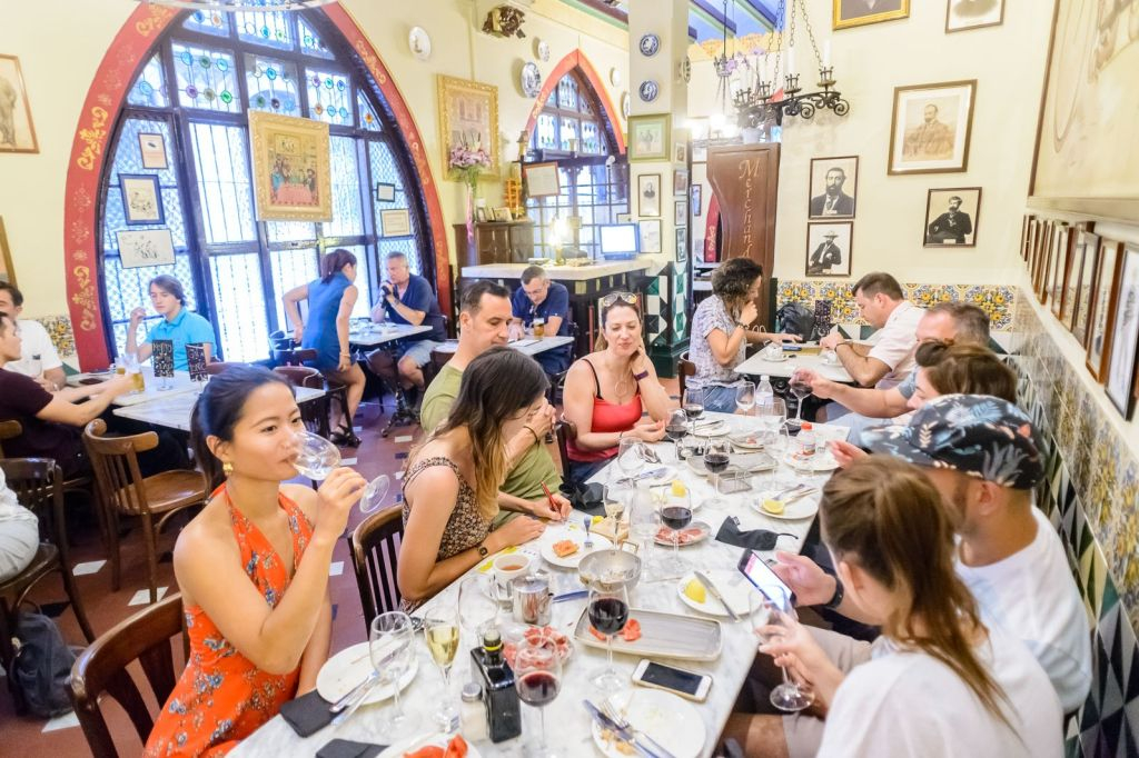 Barcelona Wine and Tapas: Guided e-Bike Tour