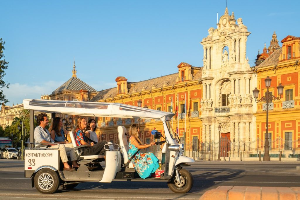 Siviglia: tour di 2 ore in Tuk Tuk elettrico privato