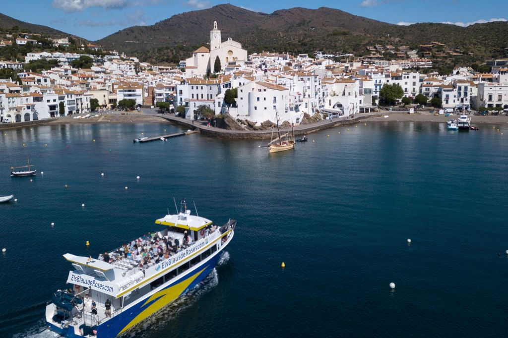 Excursión en barco a Cadaqués desde Roses con parada de 1,5 horas