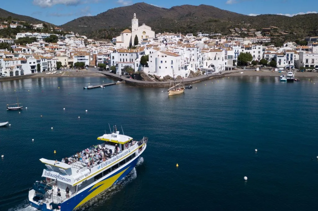 Excursión en barco a Cadaqués desde Roses con parada de 1,5 horas