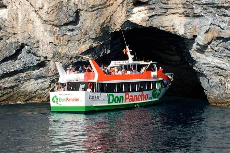 Roses: Cap Norfeu + Excursión en barco a la Cueva de Tamariu