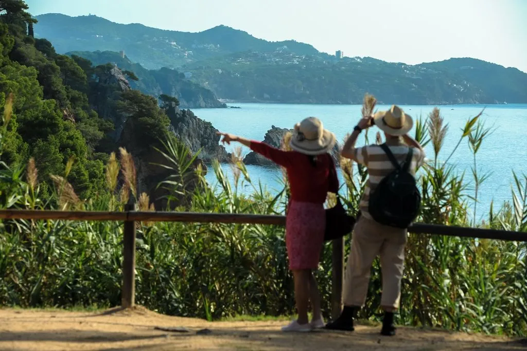 Costa Brava Small Group Tour with Lunch from Barcelona