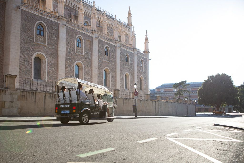 Madrid: tour privato di un'ora in tuk tuk elettrico