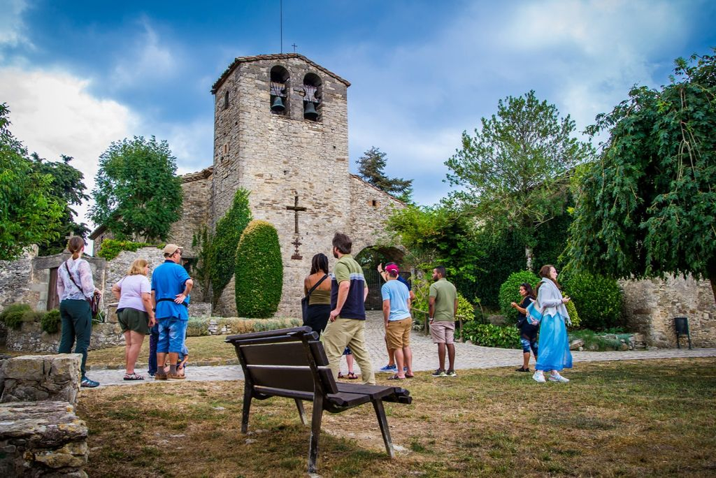 From Barcelona: Guided Tour of Besalú, Rupit, and Tavertet