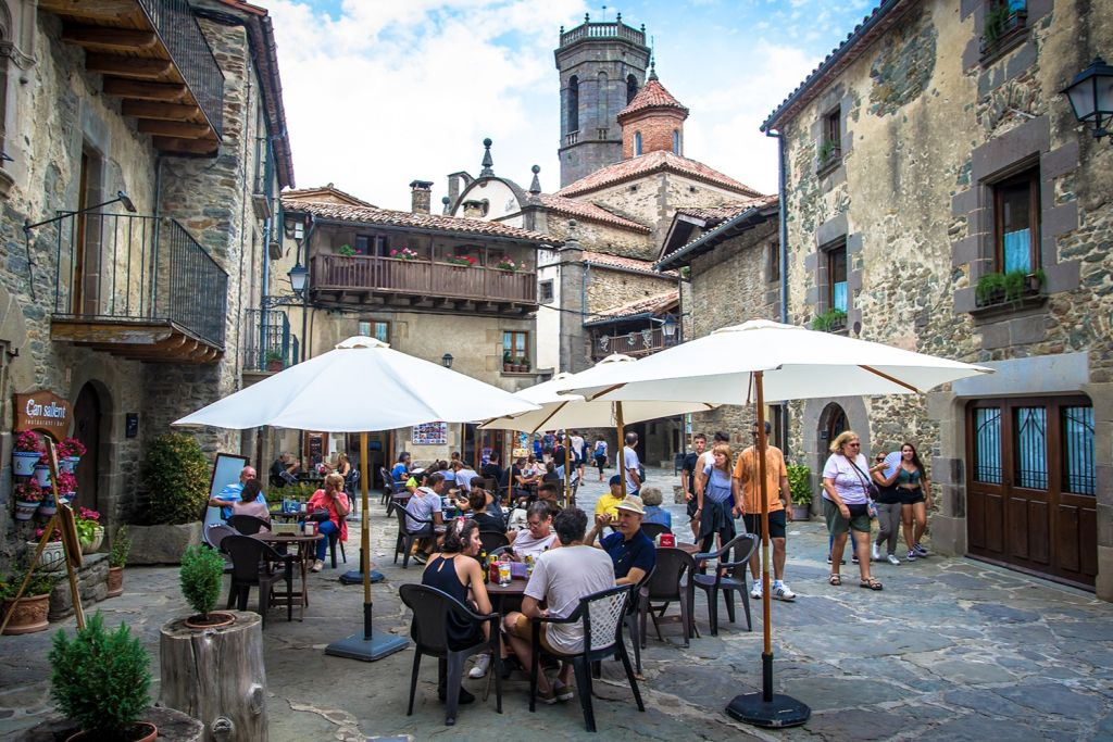 From Barcelona: Guided Tour of Besalú, Rupit, and Tavertet