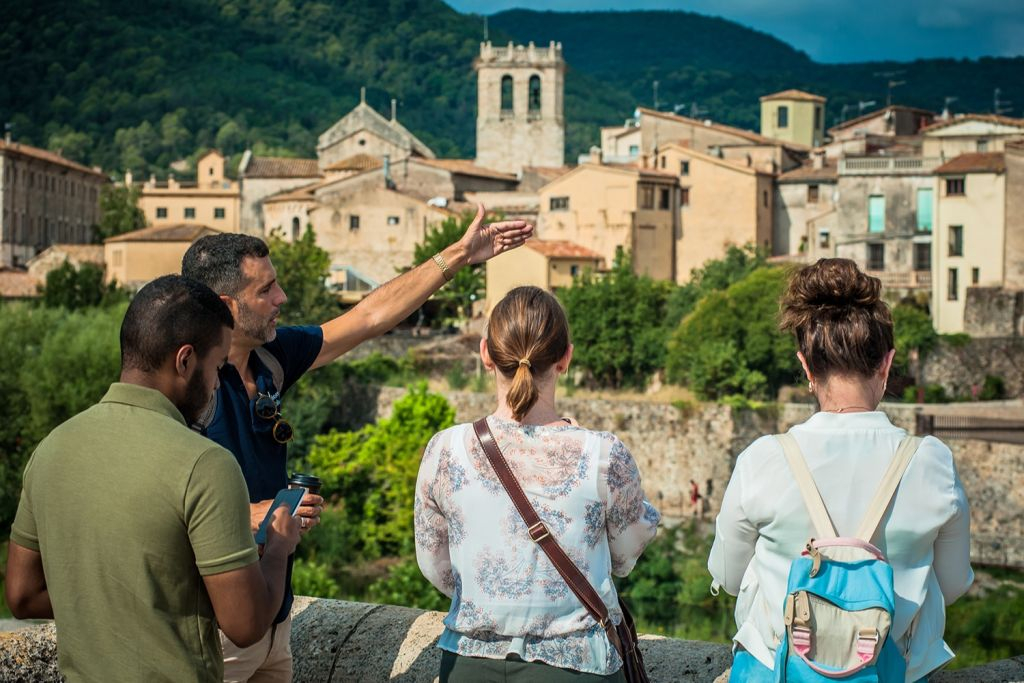 From Barcelona: Guided Tour of Besalú, Rupit, and Tavertet