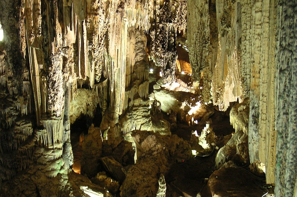 Costa Tropical y Cueva de Nerja: Excursión de un día desde Granada + Comida