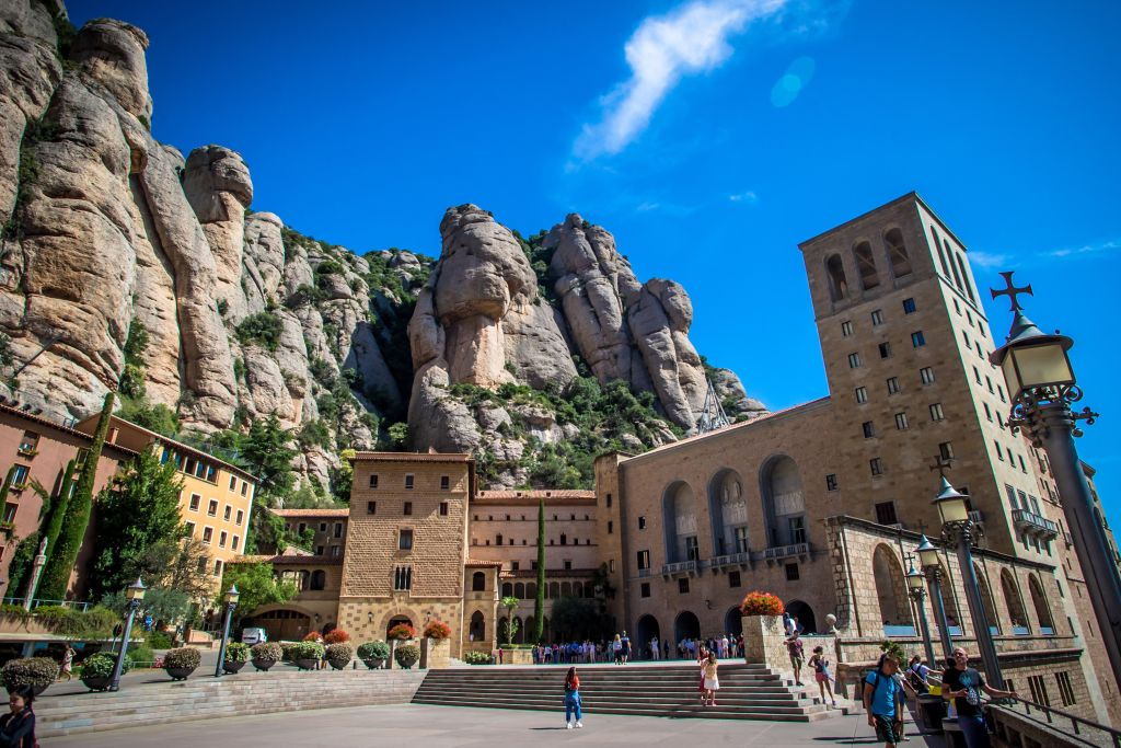 Montserrat - Tour in Gruppo Ristretto da Barcellona + Degustazione di Vini Bio