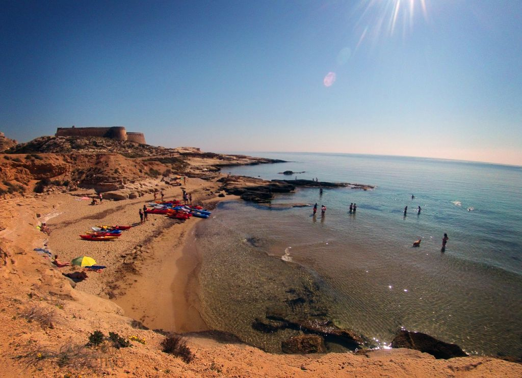 Cabo de Gata: Aventura en kayak por los acantilados