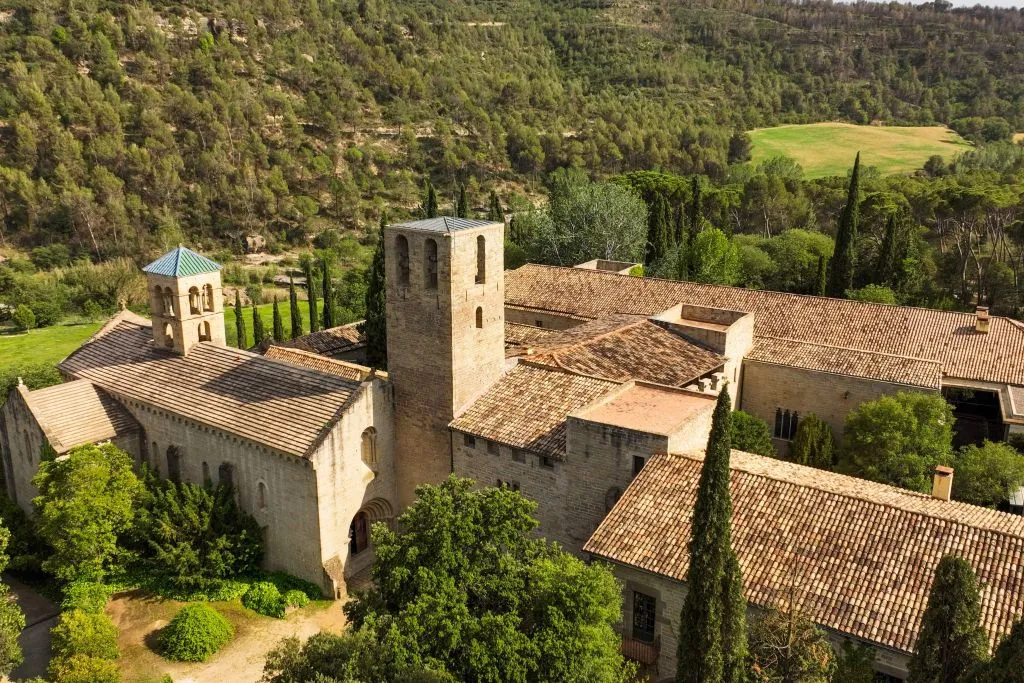 Món Sant Benet: Modernist Experience