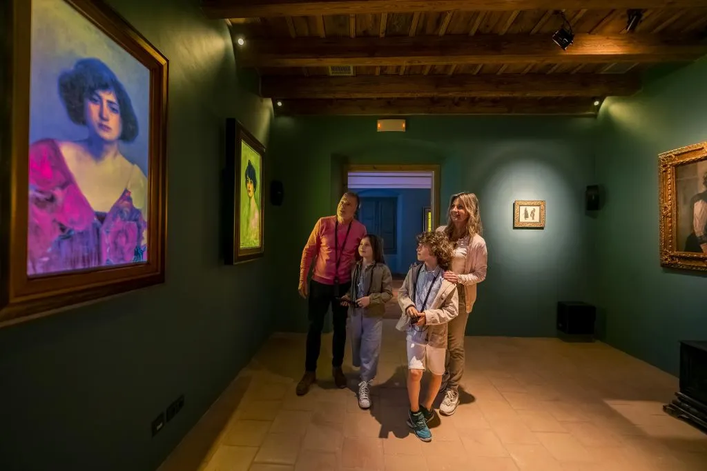 Món Sant Benet: Modernist Experience
