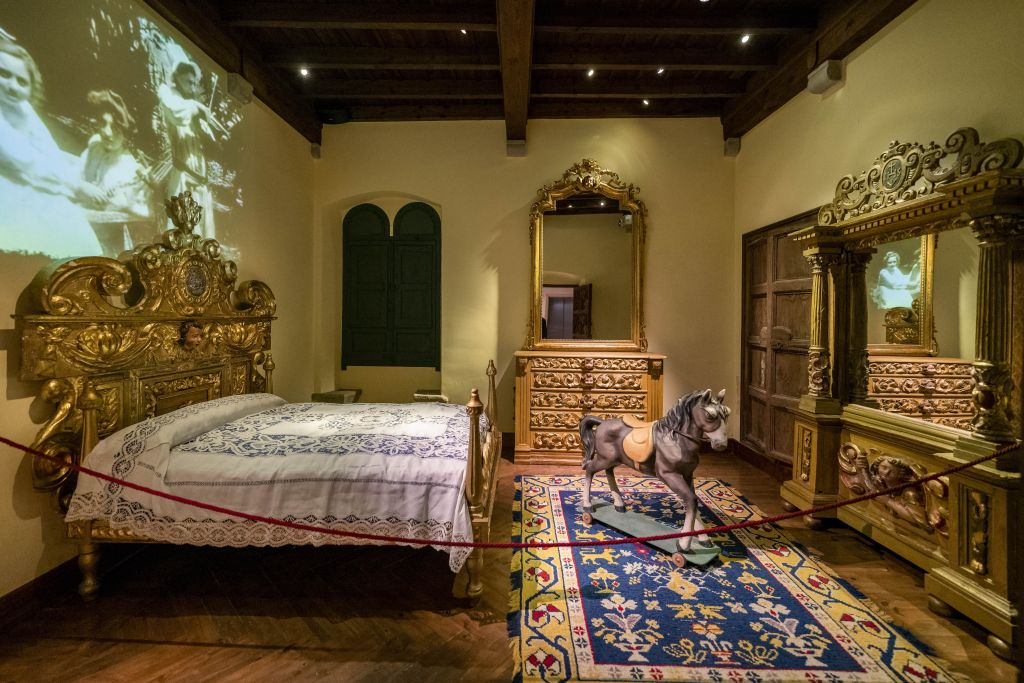 Món Sant Benet: Modernist Experience