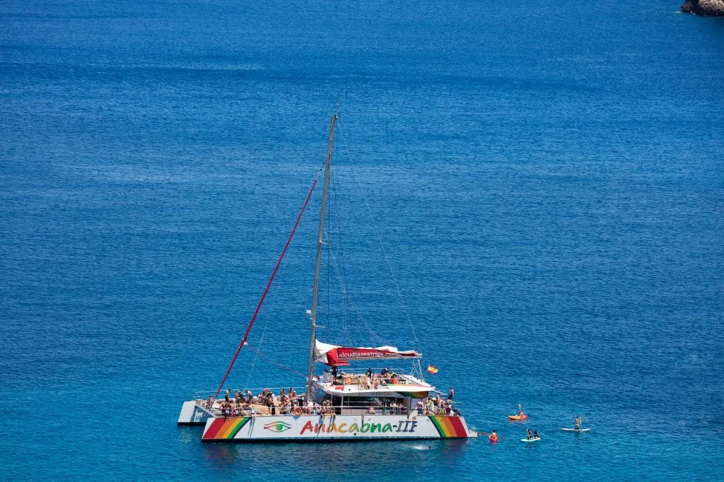 Crucero en catamarán por Mallorca con comida y esnórquel