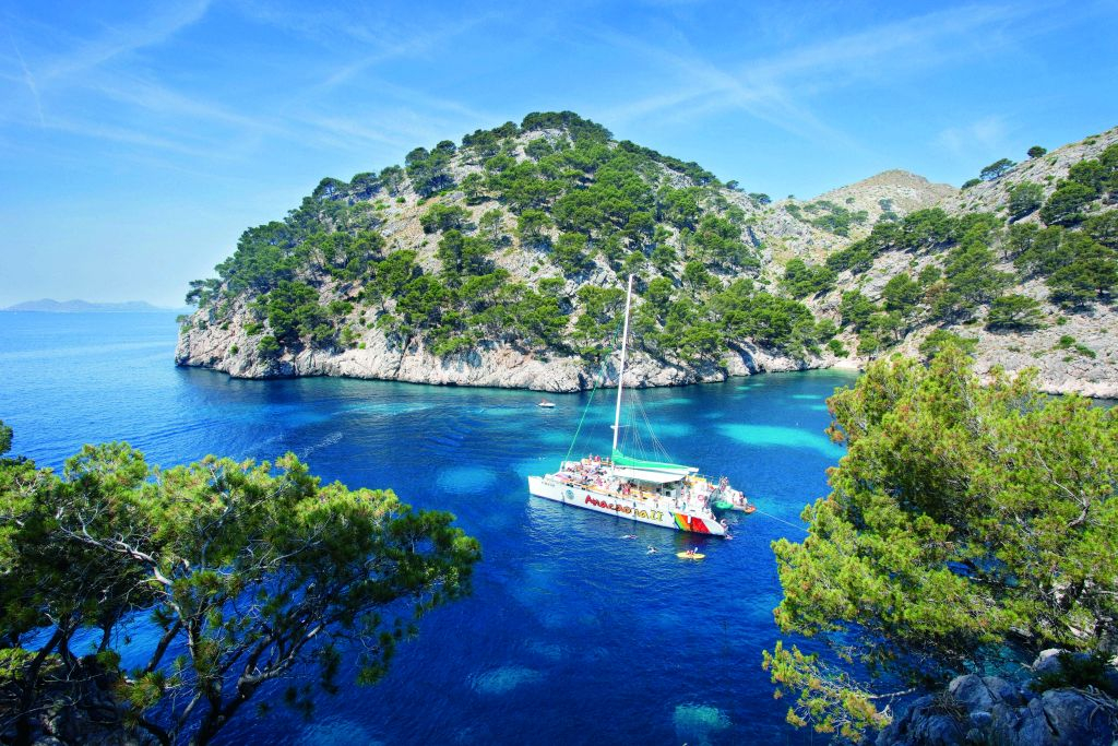 Crucero en catamarán por Mallorca con comida y esnórquel