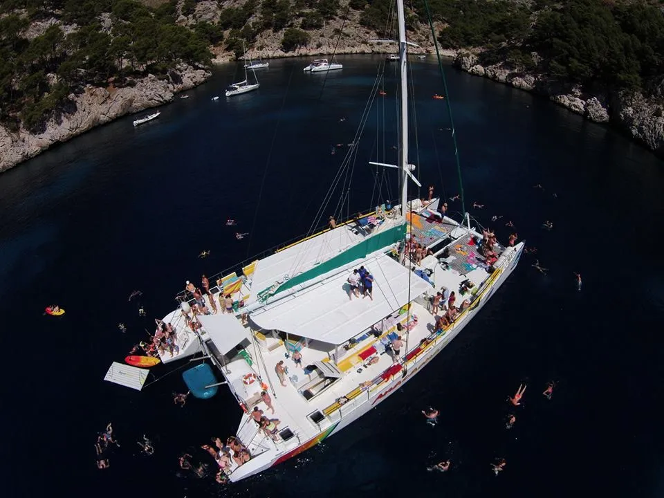 Crucero en catamarán por Mallorca con comida y esnórquel