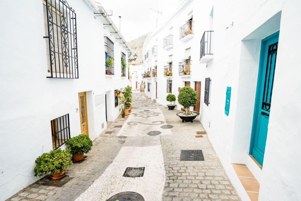 Nerja y Frigiliana: Tour guiado desde Granada