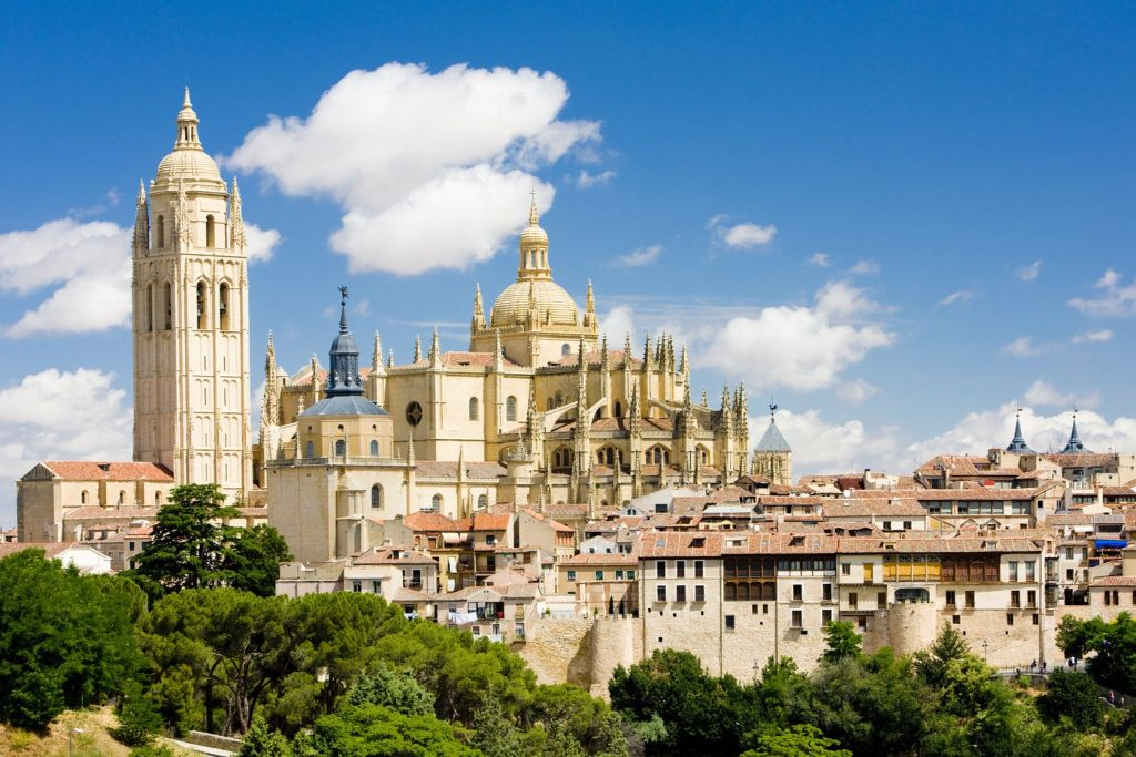 Avila and Segovia: Day Trip from Madrid