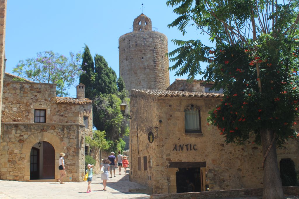 Barcelona to the Costa Brava: Full-Day Tour