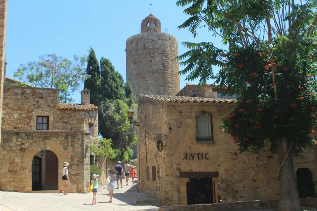 Barcelona to the Costa Brava: Full-Day Tour