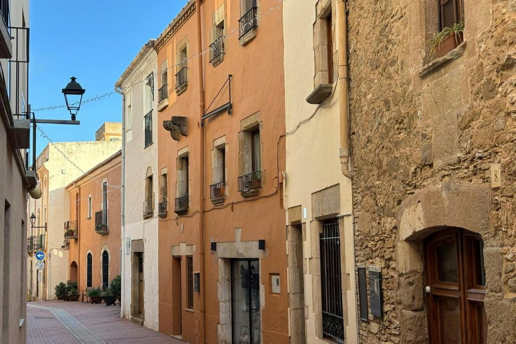 Barcelona to the Costa Brava: Full-Day Tour