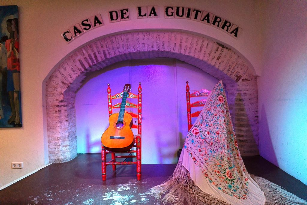 Seville Flamenco Show: Guided Visit + Tapas