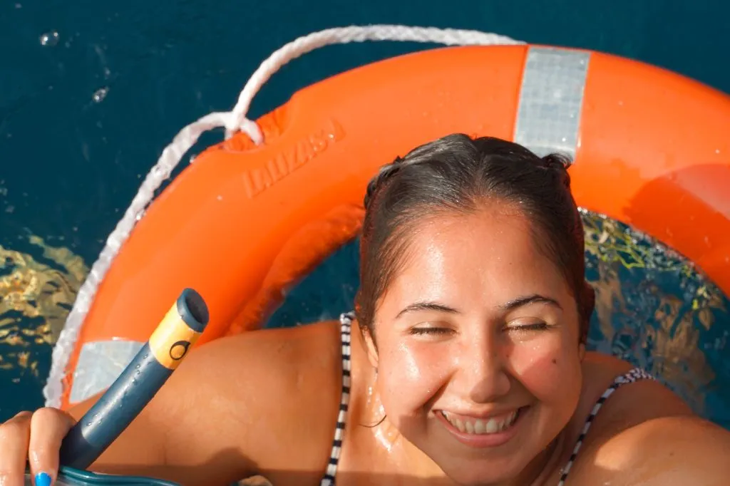 Los Gigantes: Excursión privada en velero de 6 horas con baño, bebida y tapas