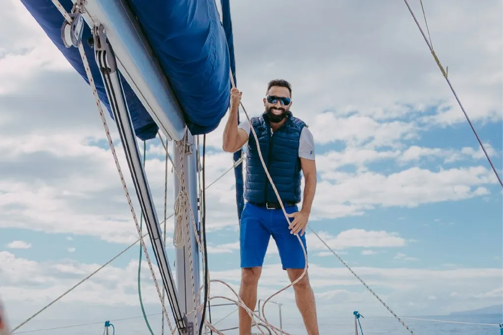 Los Gigantes: Excursión privada en velero de 6 horas con baño, bebida y tapas