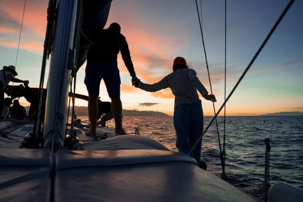 Tenerife: Excursión privada en velero de 6 horas a Los Gigantes con baño, bebida y tapas