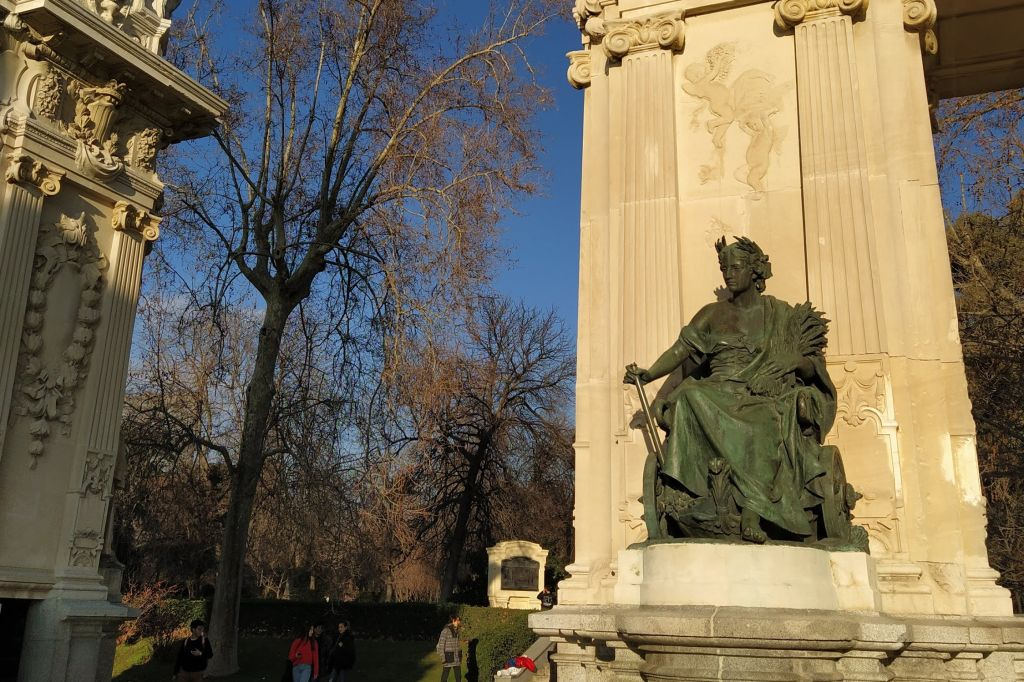 Cibeles and Retiro Park Guided Tour