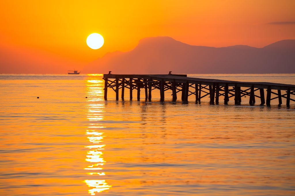 Mallorca: Crucero de 2 horas con amanecer en el mar y delfines