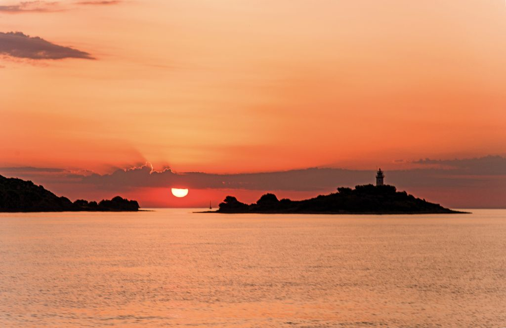 Mallorca: Crucero de 2 horas con amanecer en el mar y delfines
