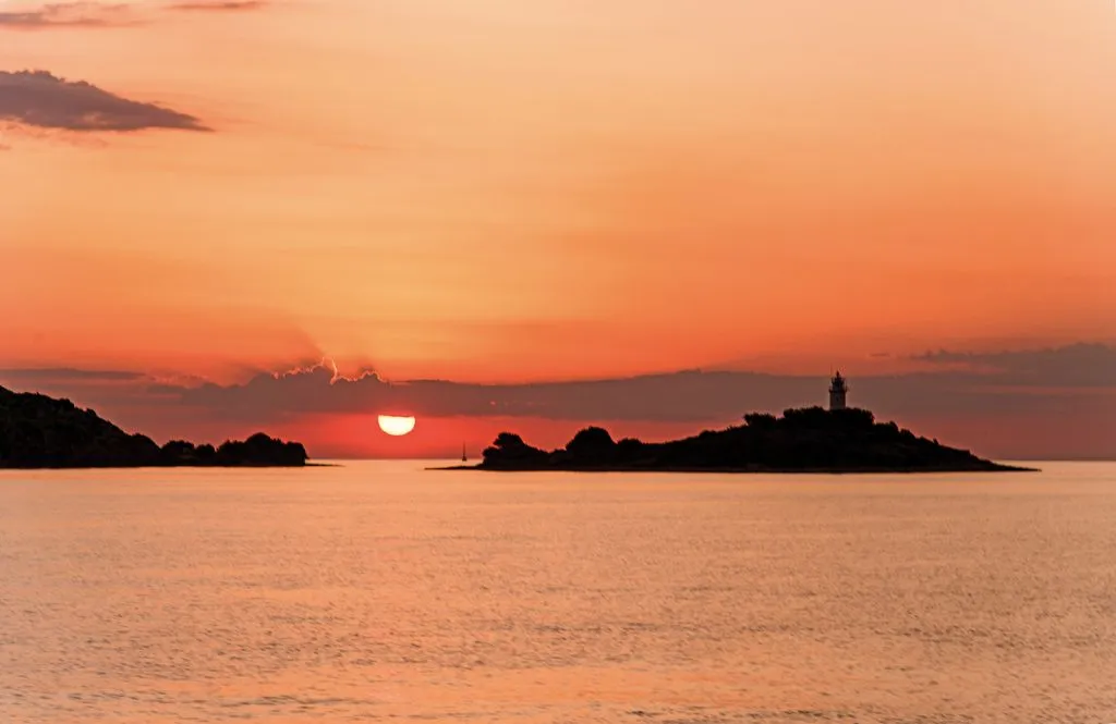 Mallorca: 2-Hour Sunrise At Sea & Dolphin Tour