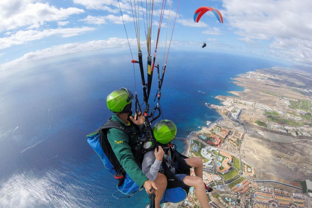 Tenerife: Acrobatic Paragliding Flight