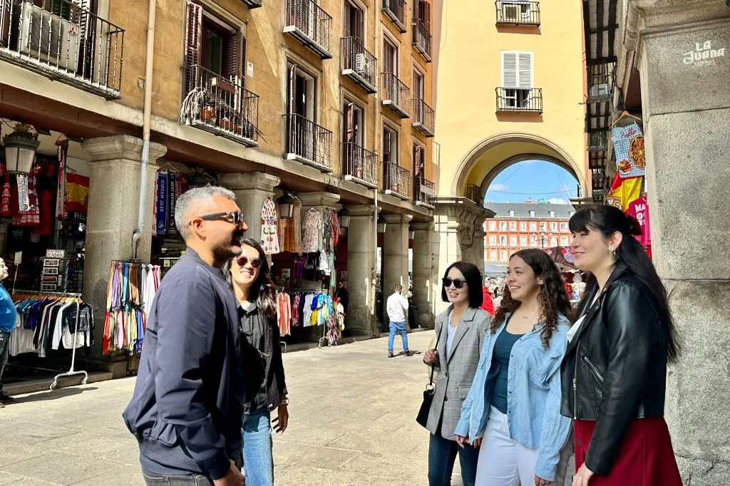 Madrid Old Town Tour & Flamenco Show with Optional Tapas