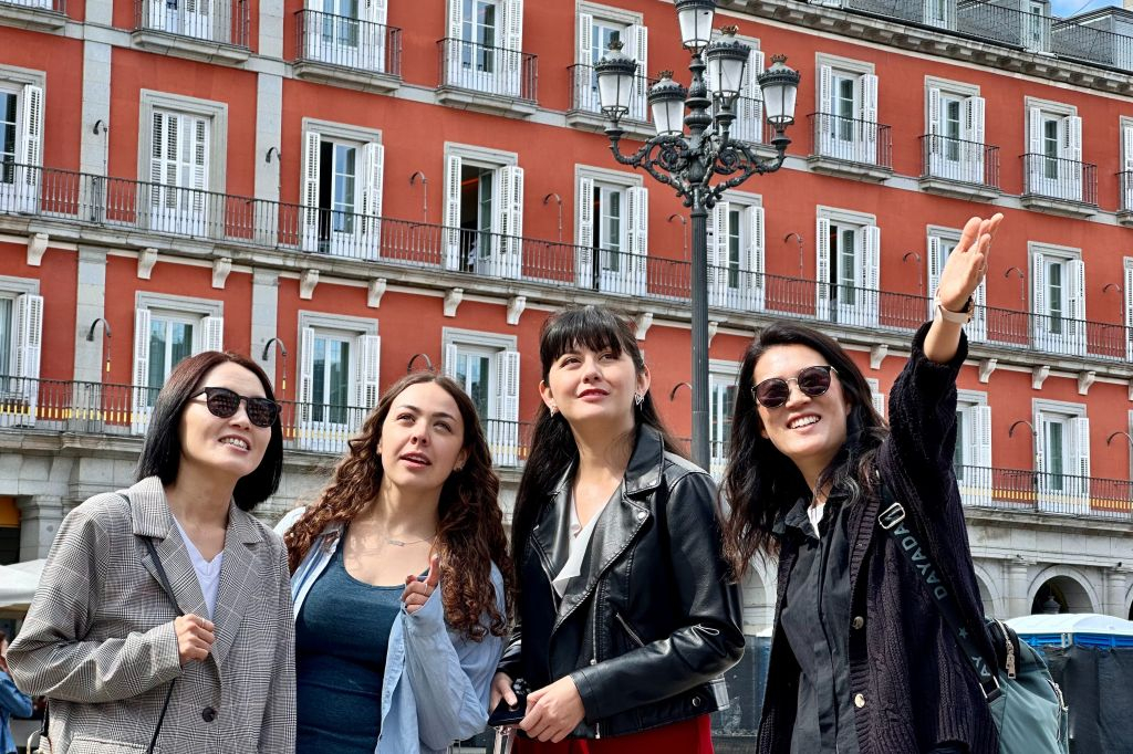 Madrid Old Town Tour & Flamenco Show with Optional Tapas