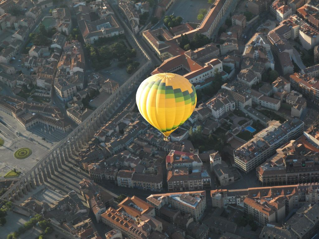 Balloon Flight over Segovia with Transport from Madrid