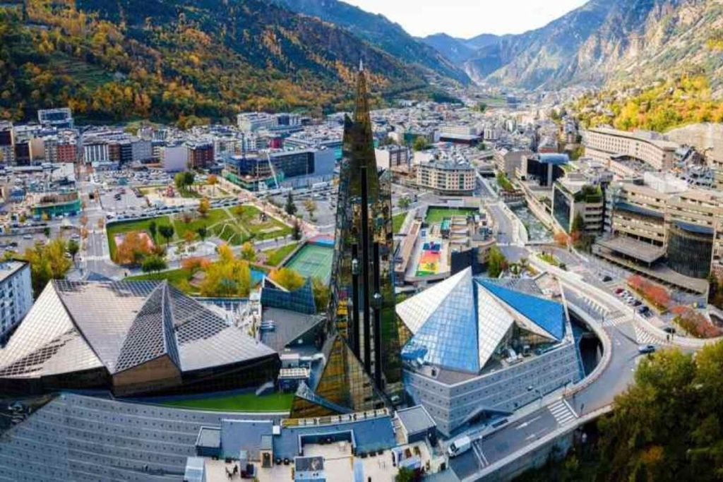 Andorra & France: Day Trip from Barcelona