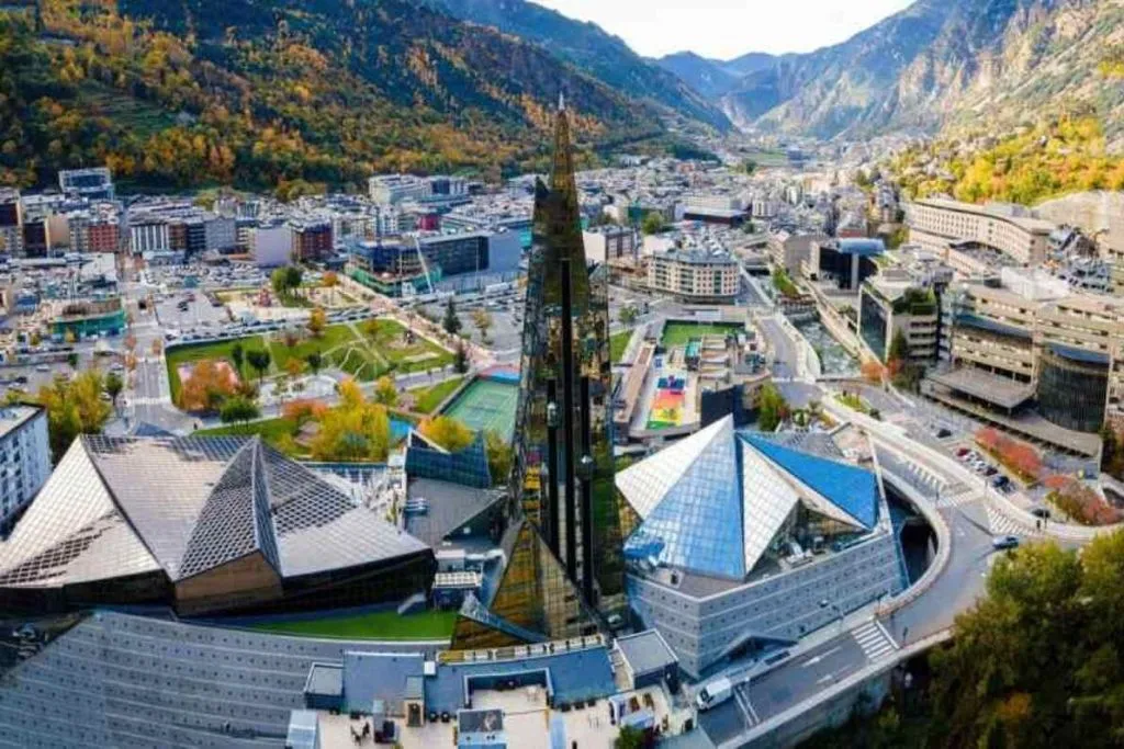 Andorra & France: Day Trip from Barcelona