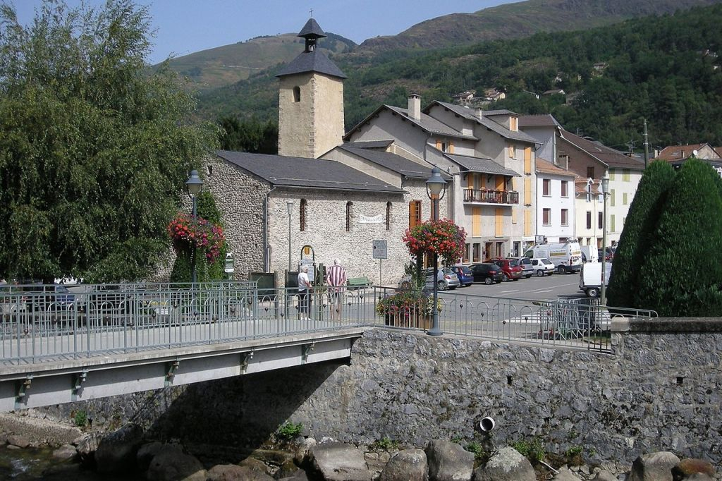 Andorra & France: Day Trip from Barcelona