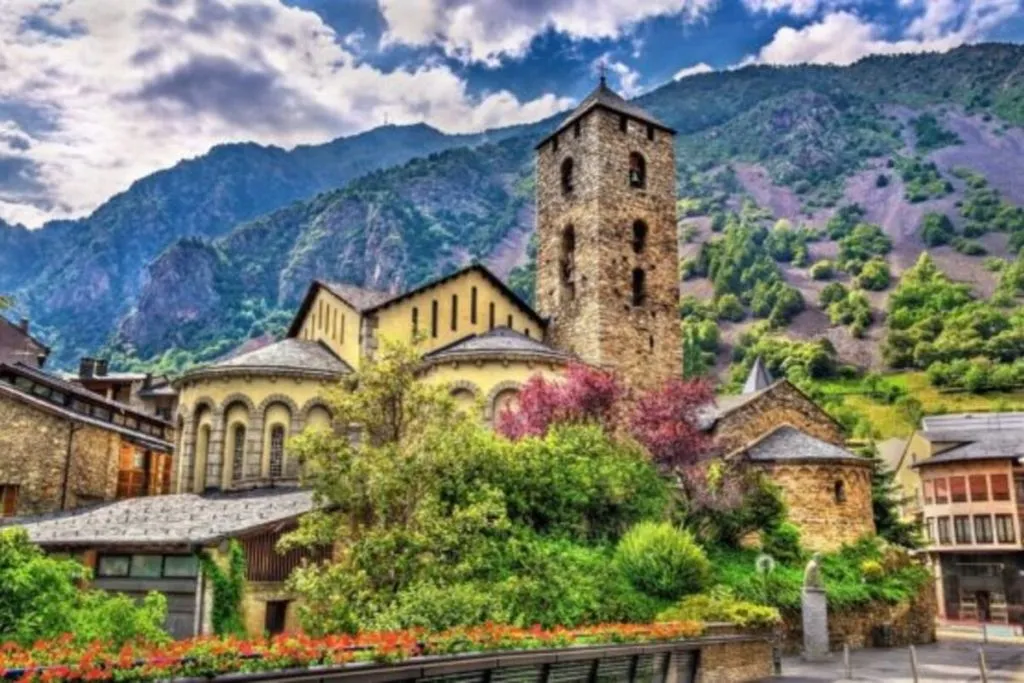 Andorra & France: Day Trip from Barcelona
