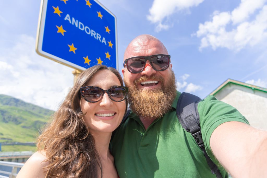 Andorra & France: Day Trip from Barcelona