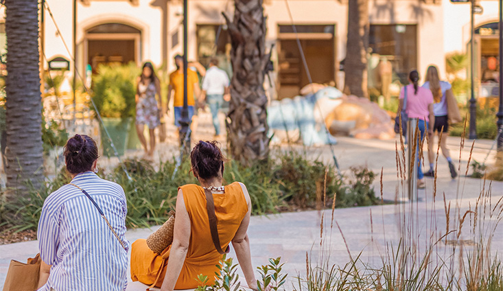 Express shopping at La Roca Village