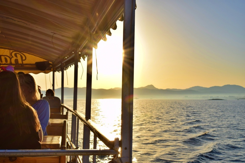 Palma de Mallorca: Puesta de Sol + Paseo en Barco con Música