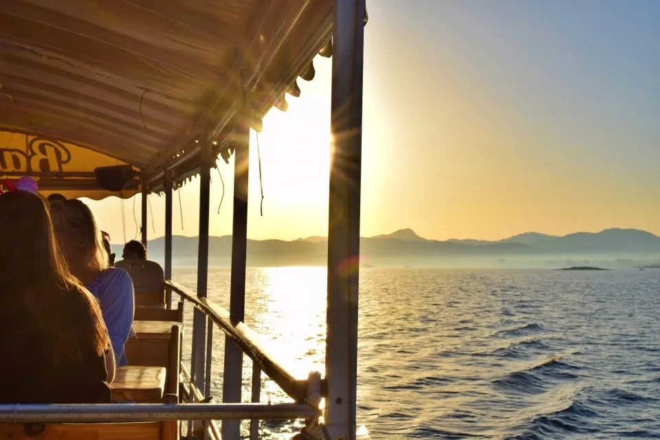 Palma de Mallorca: Puesta de Sol + Paseo en Barco con Música